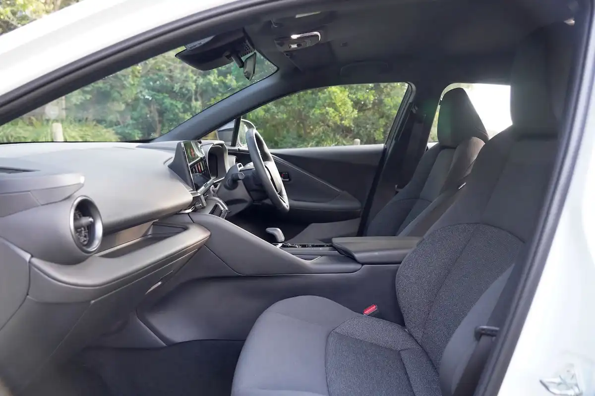 2025 toyota c-hr gxl seats