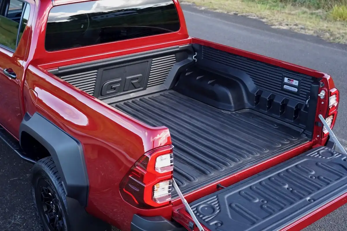 2025 toyota hilux gr sport tray