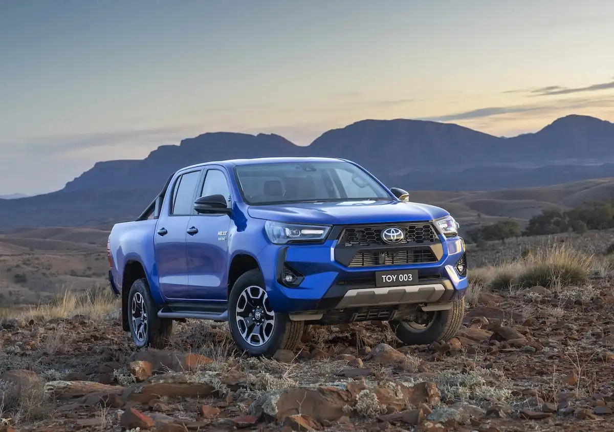 2025 toyota hilux headlights