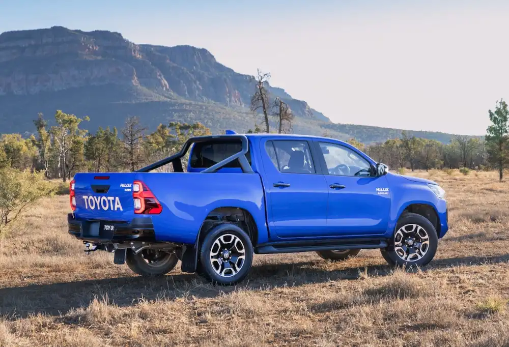 2025 toyota hilux rear