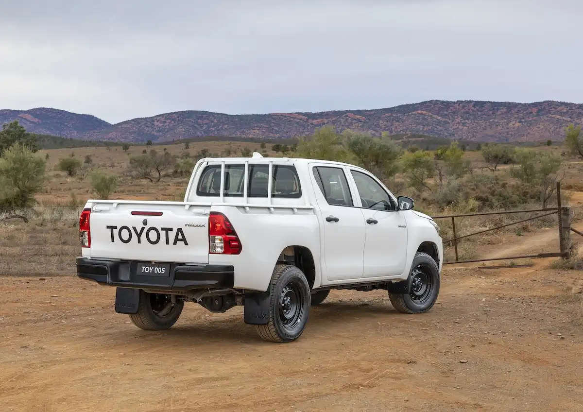 2025 toyota hilux tray