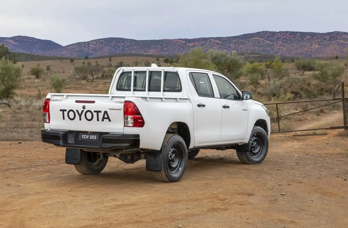 2025 toyota hilux workmate 4x2