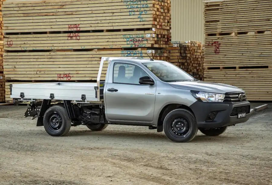 2025 toyota hilux workmate 4x2
