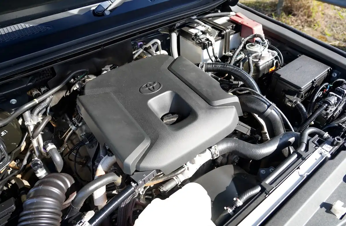 2025 toyota landcruiser prado gxl engine