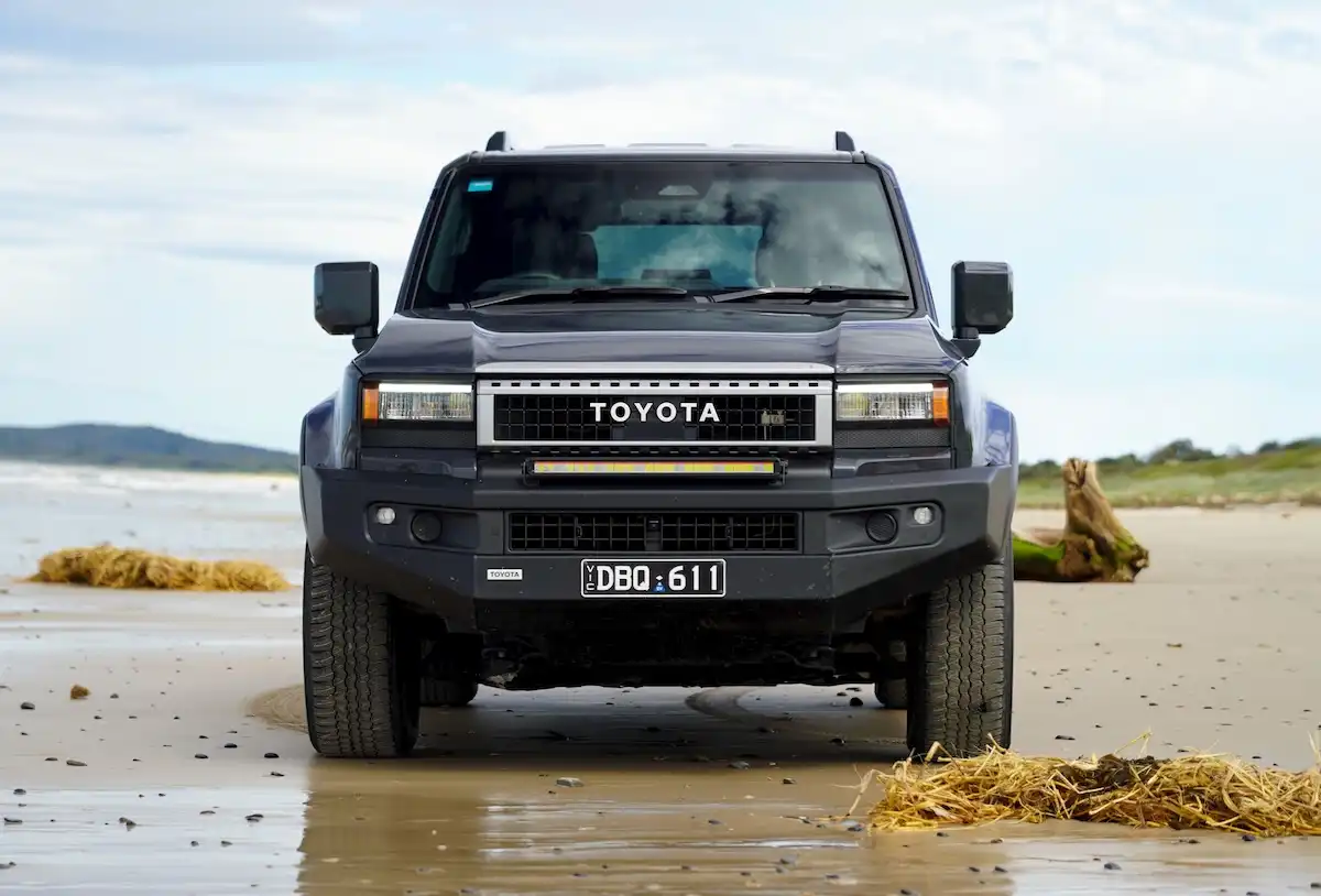 2025 toyota landcruiser prado gxl front