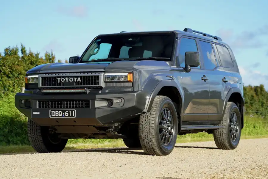 2025 toyota landcruiser prado gxl grille