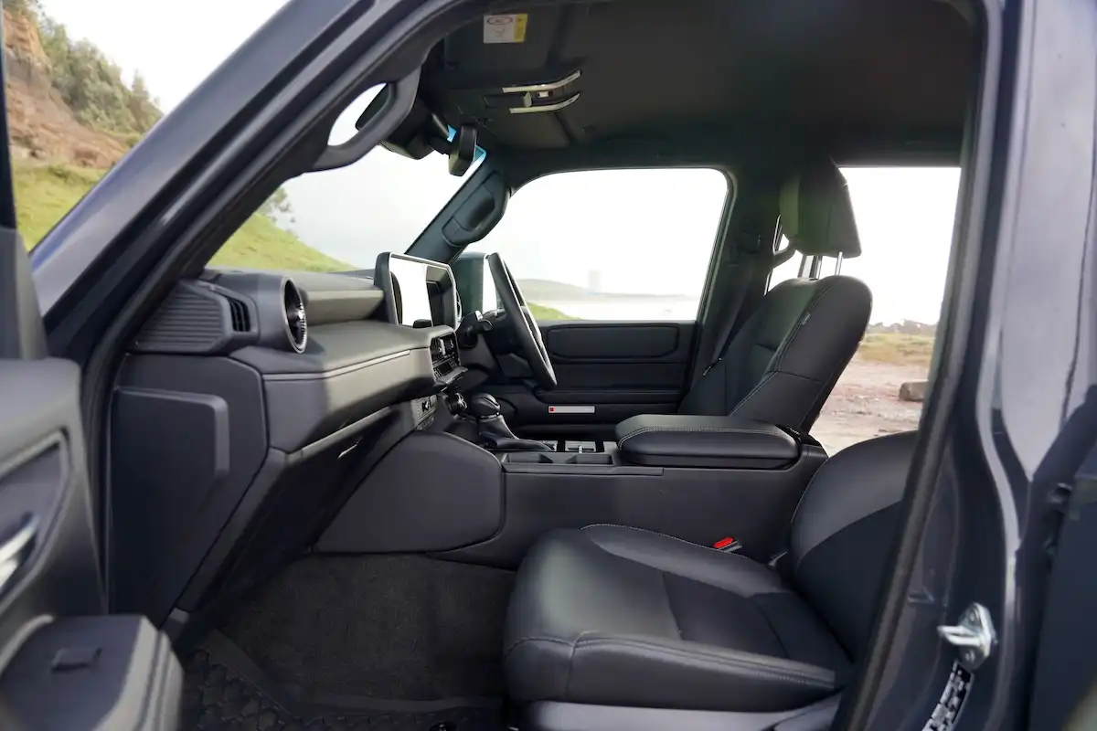2025 toyota landcruiser prado gxl seats