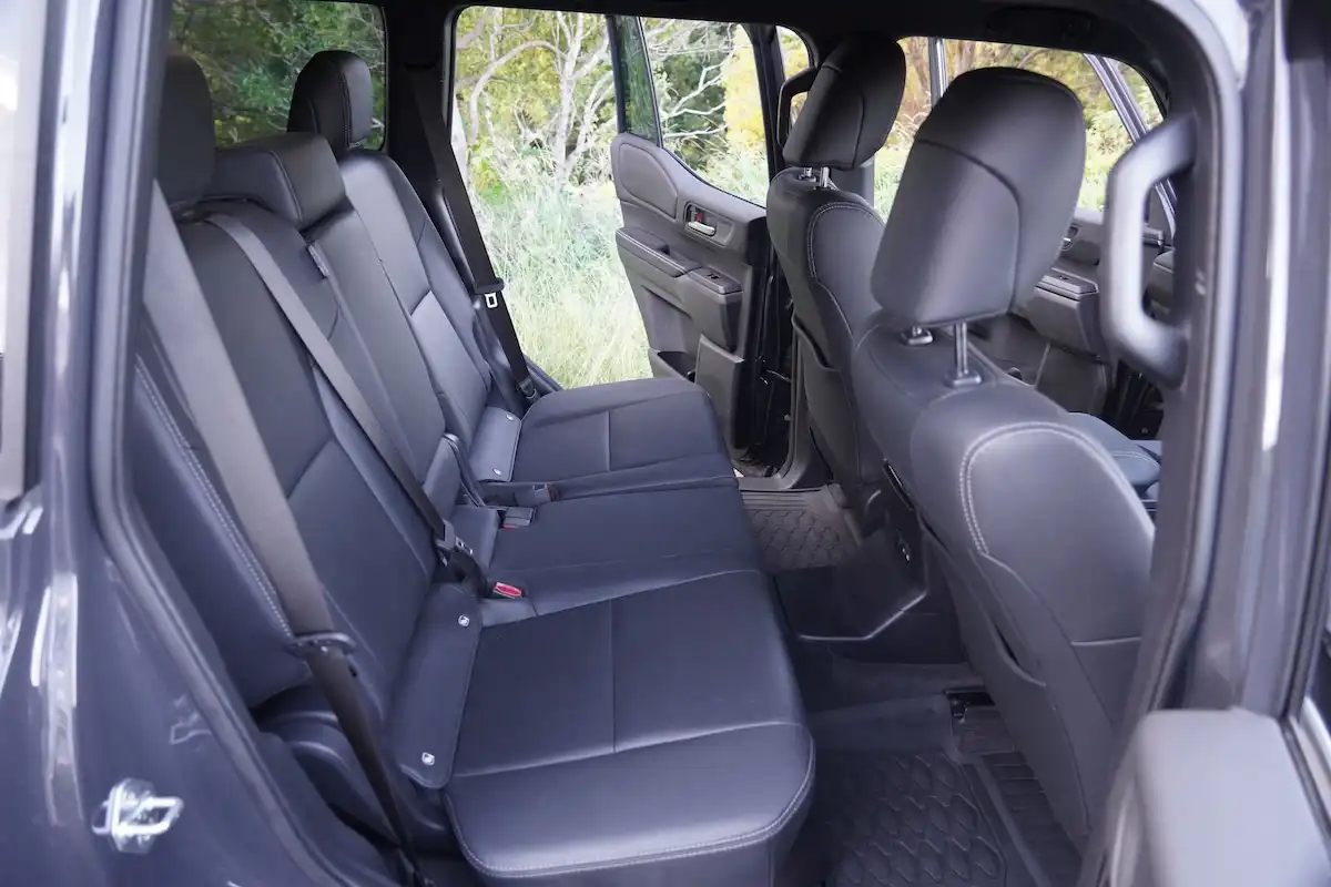 2025 toyota landcruiser prado gxl second row seats
