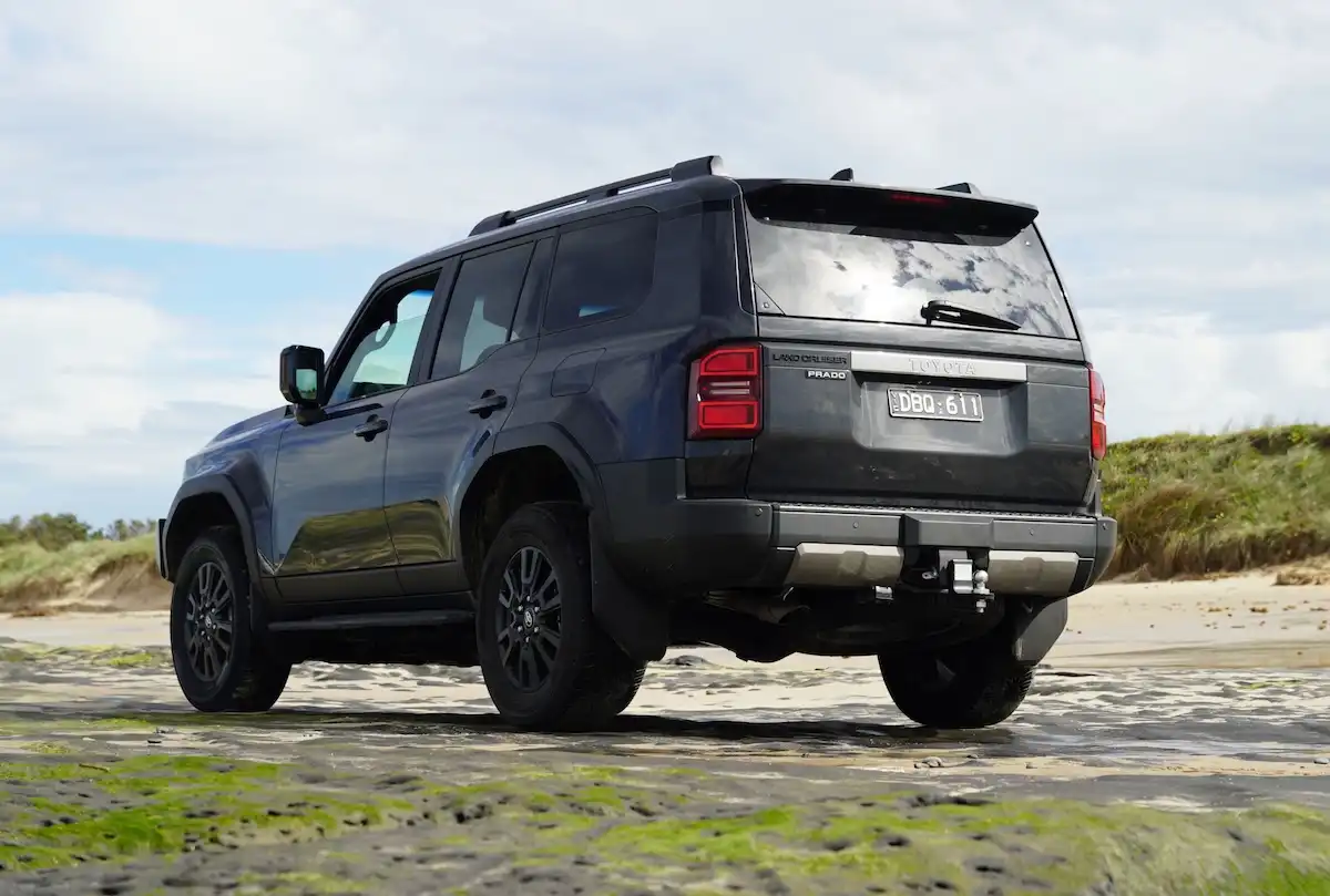 2025 toyota landcruiser prado gxl tailgate