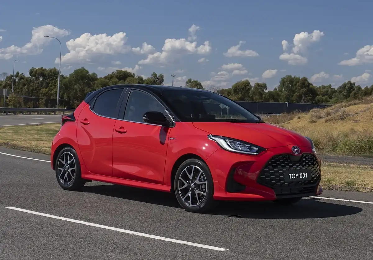 2025 toyota yaris ascent sport hybrid