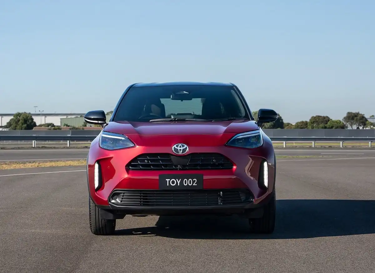 2025 toyota yaris cross light suv