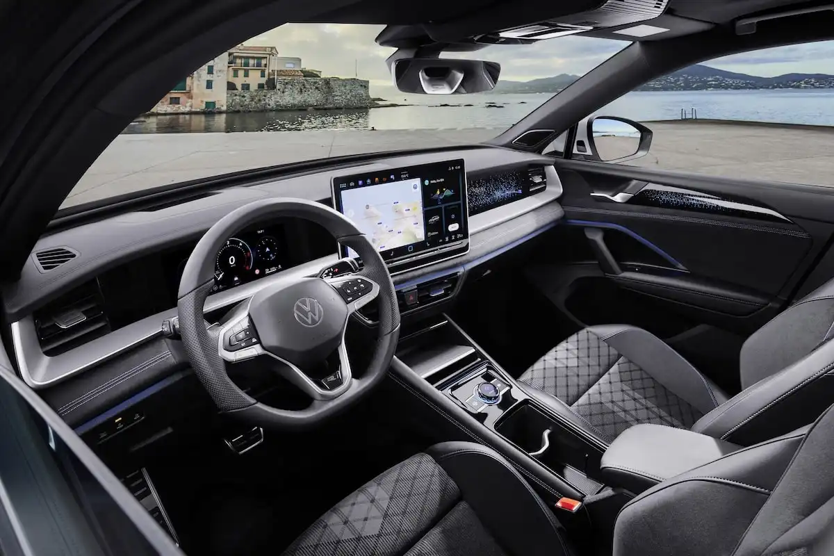 2025 volkswagen tayron features