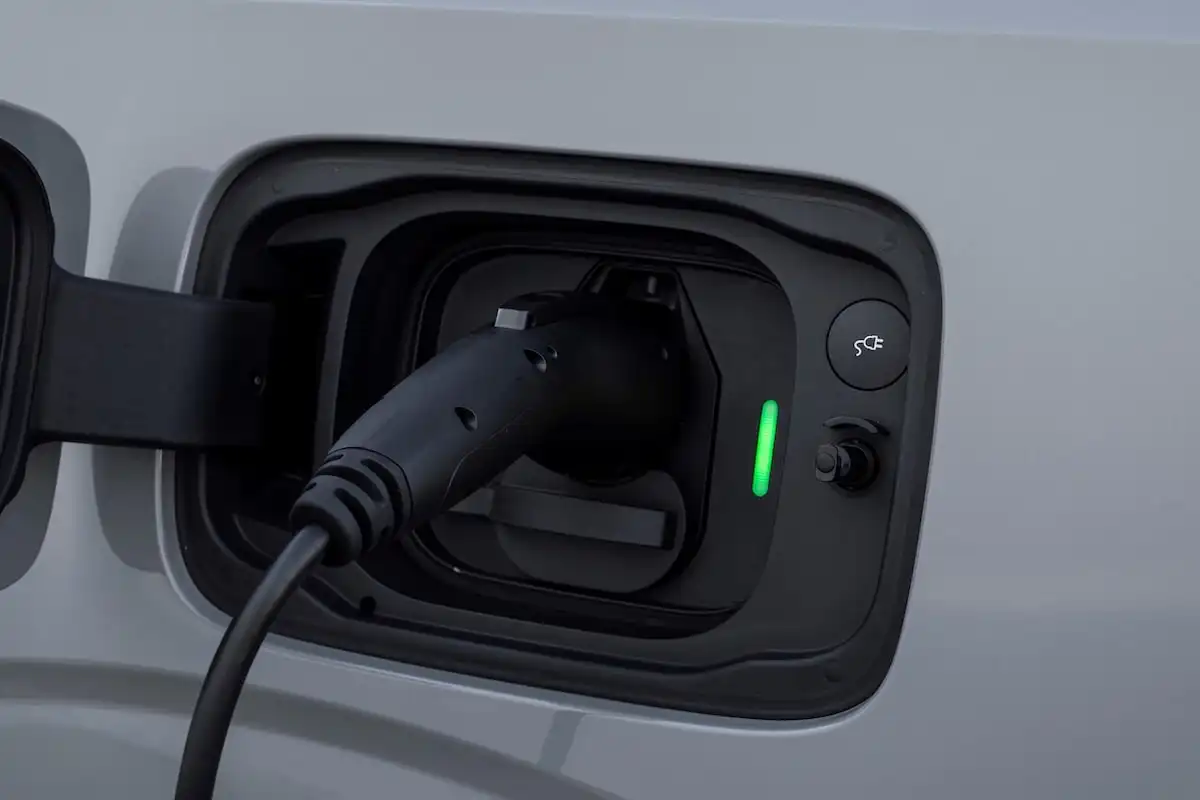 2025 volvo ex90 charging