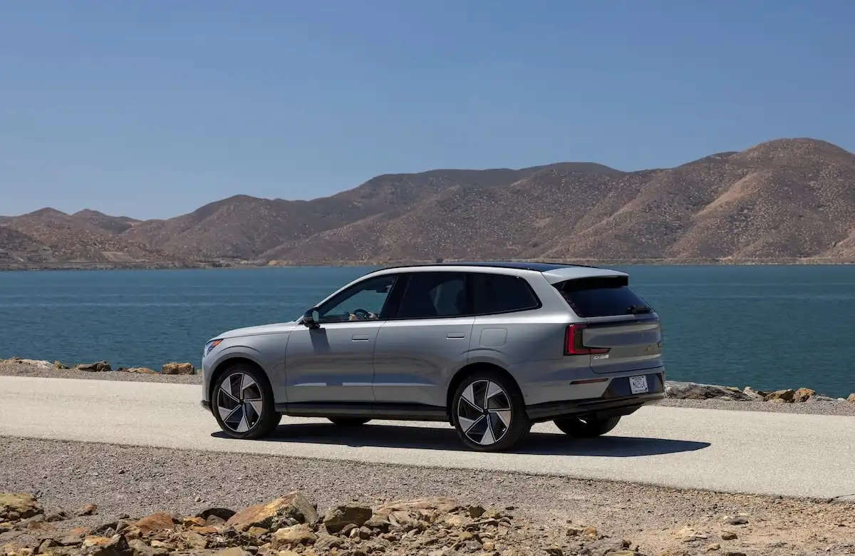 2025 volvo ex90 exterior