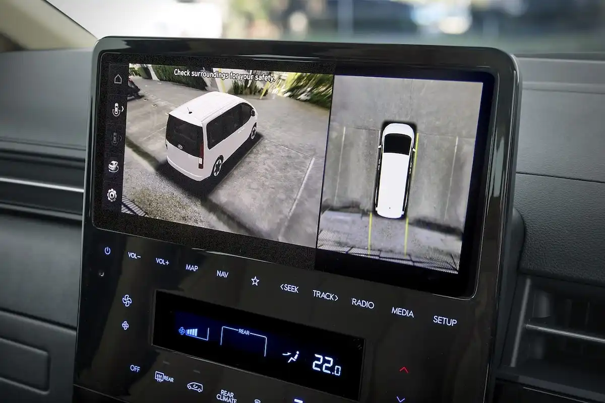 2026 hyundai staria safety assist