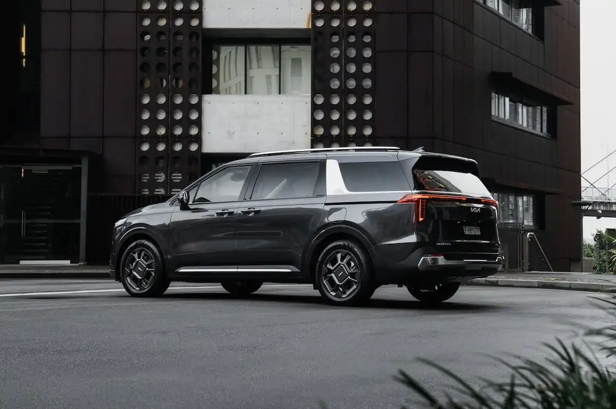 2026 kia carnival back