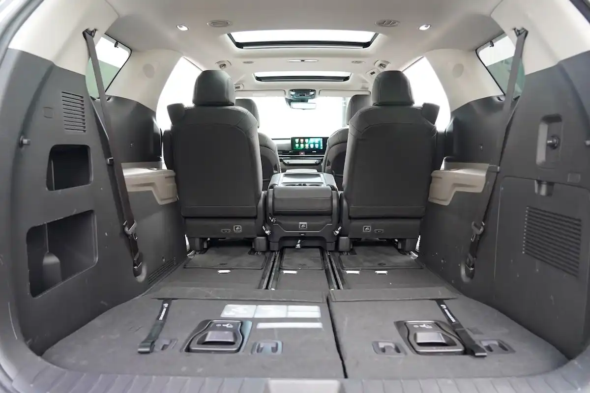 2026 kia carnival gt-line diesel boot open