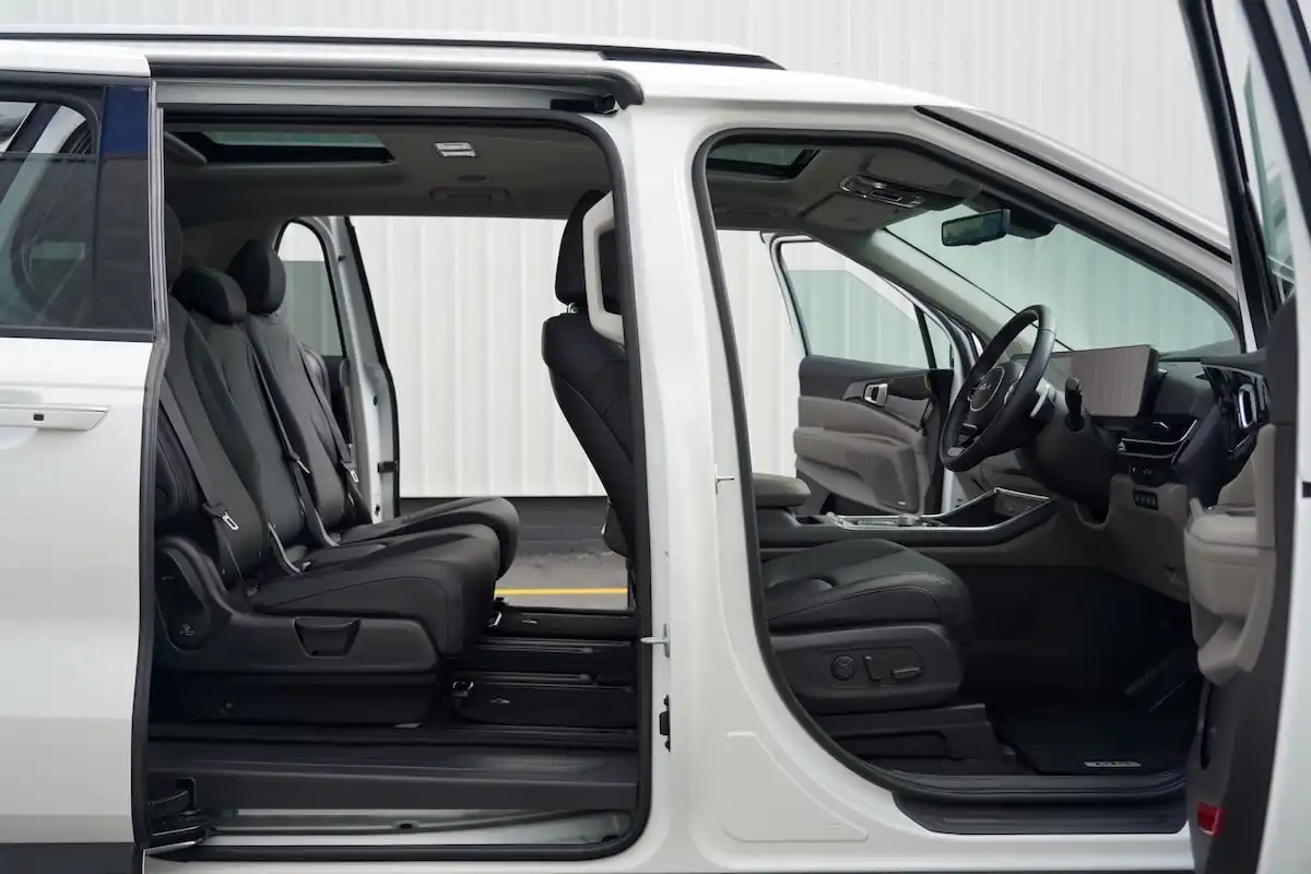 2026 kia carnival gt-line diesel doors