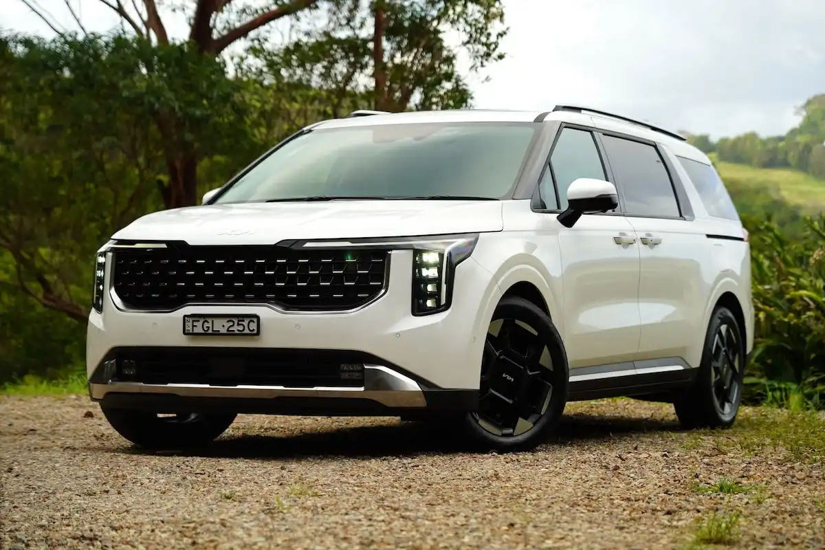 2026 kia carnival gt-line diesel exterior