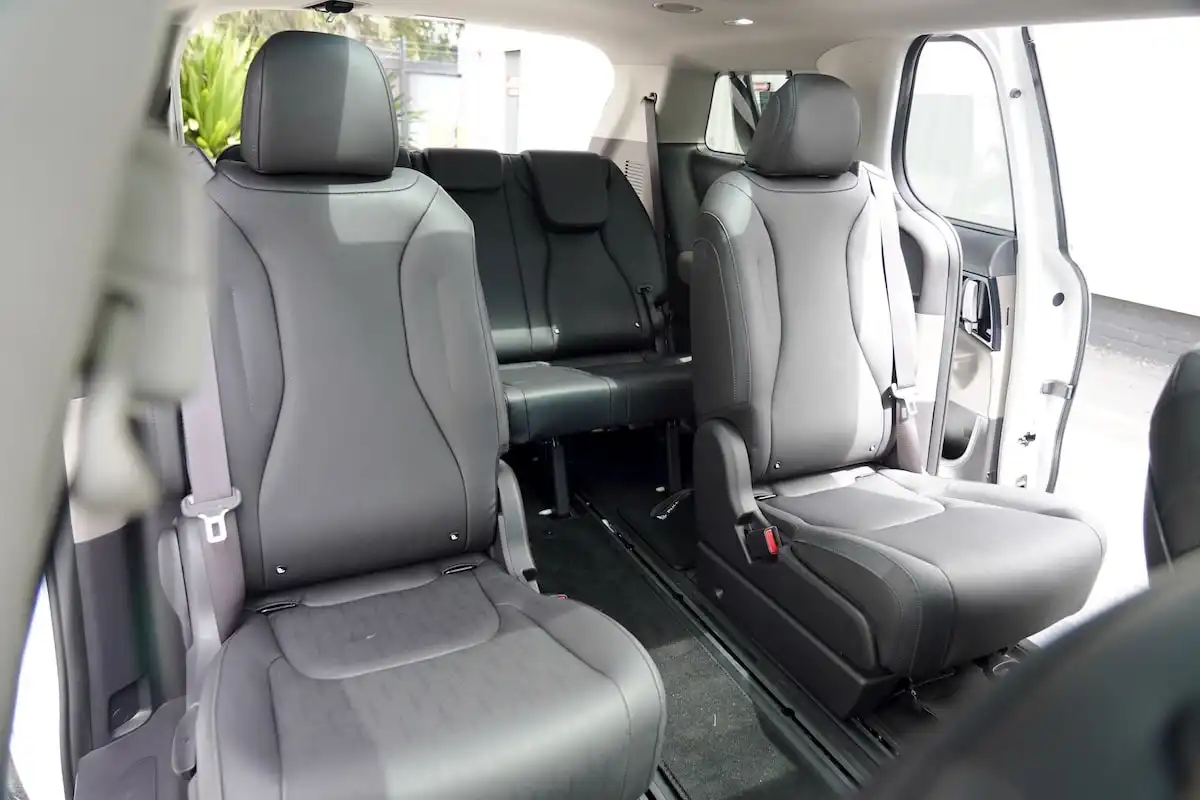 2026 kia carnival gt-line diesel rear seats amenities