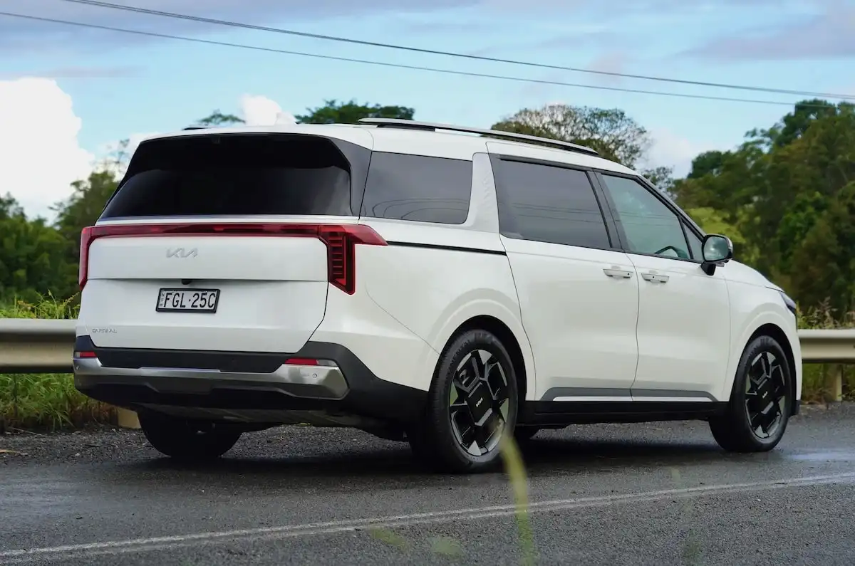 2026 kia carnival gt-line diesel rear