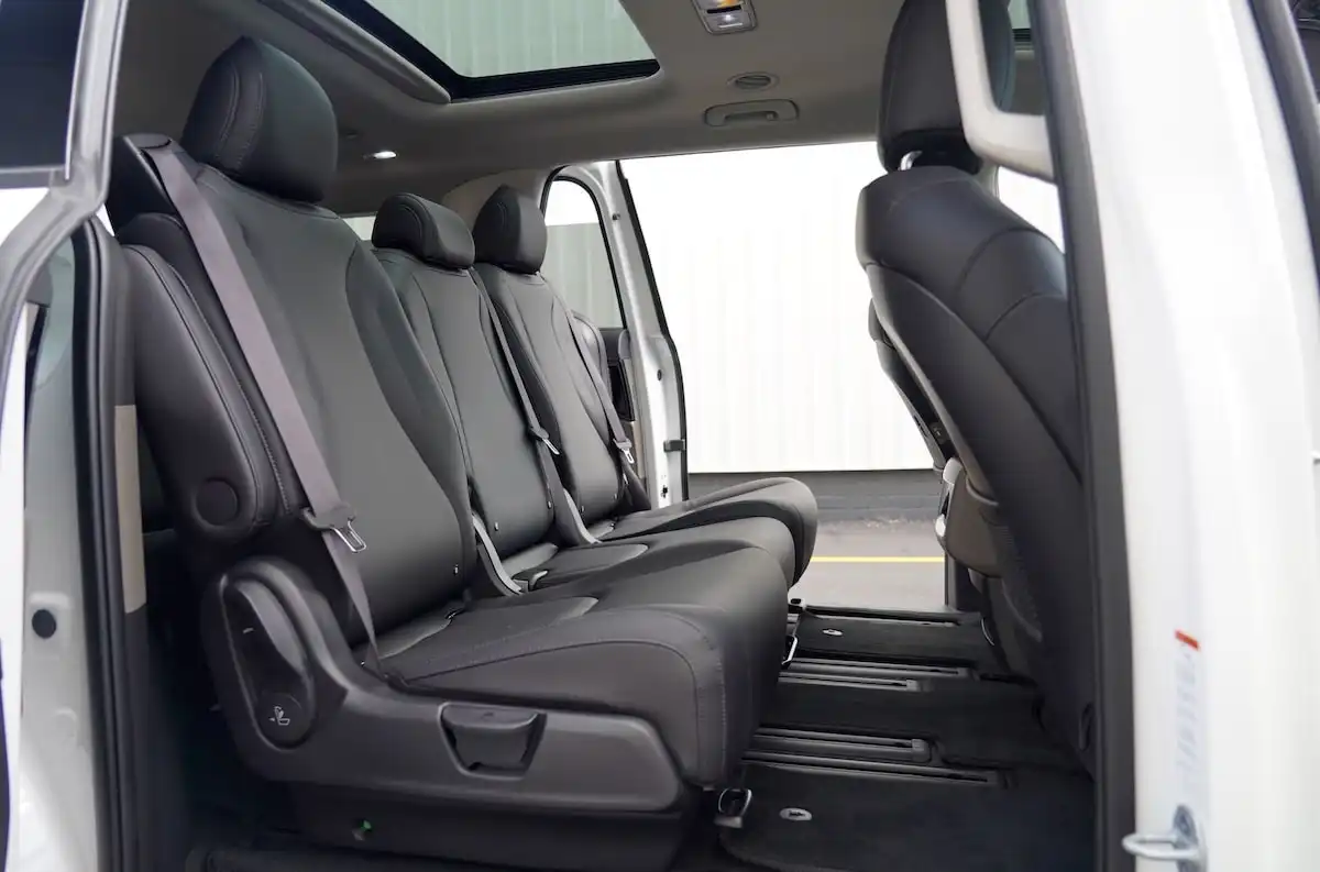 2026 kia carnival gt-line diesel second row seats