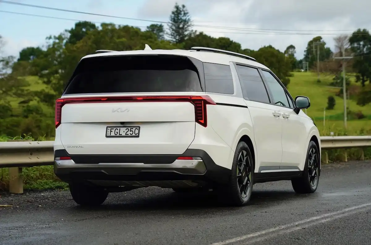 2026 kia carnival gt-line diesel tailgate