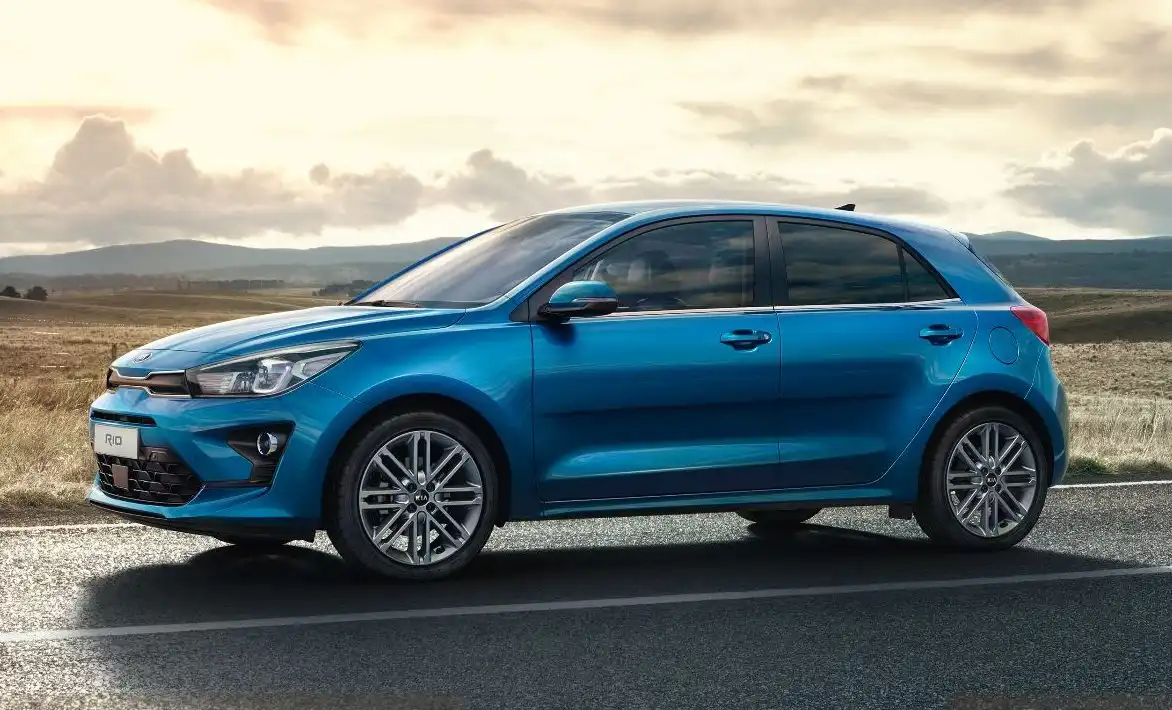 2023 kia rio hatch