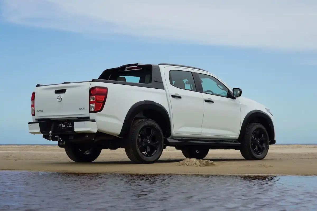 my24 mazda bt-50 sp 4x4 back