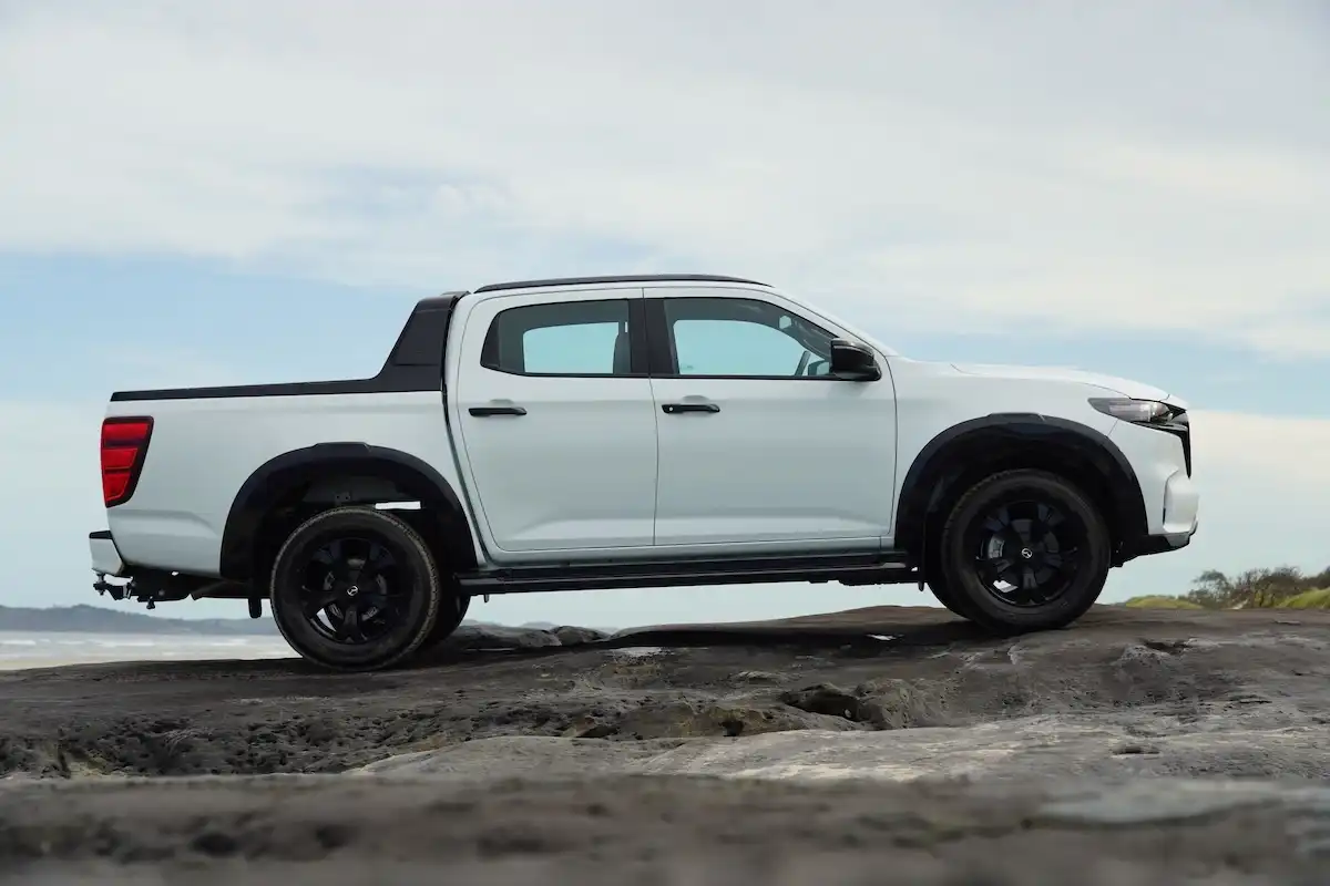 my24 mazda bt-50 sp 4x4 doors