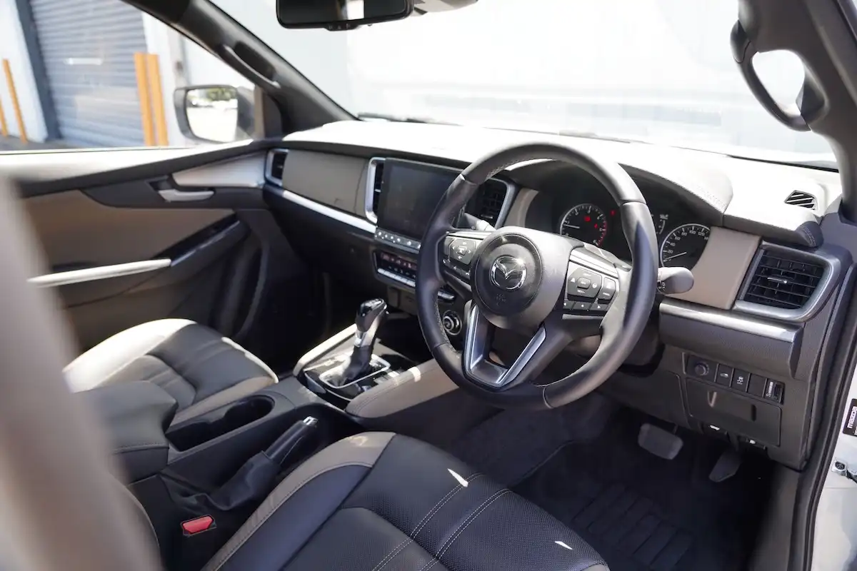 my24 mazda bt-50 sp 4x4 driver seat