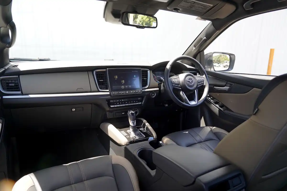 my24 mazda bt-50 sp 4x4 interior front