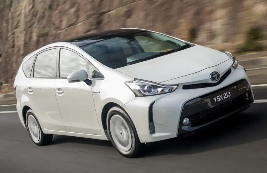 2021-Toyota-Prius-V