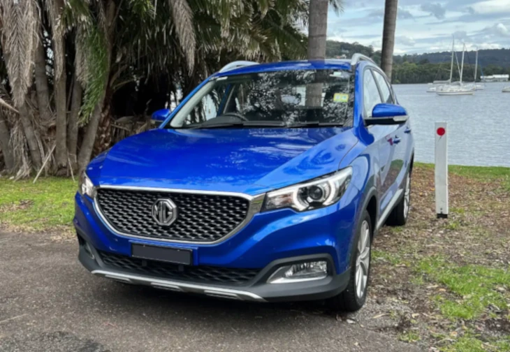 2023 mg zs excite front grille